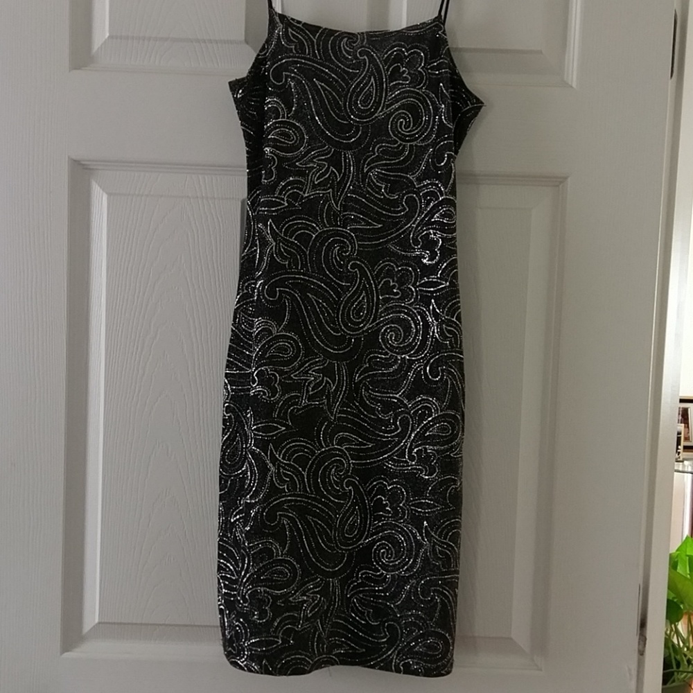 Short dress Crisscross straps across back